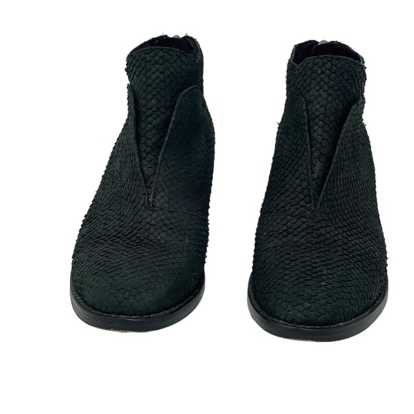 Eileen Fisher | Tuck Black Snakeskin Textured Zip Entry Booties - Picture 2 of 8